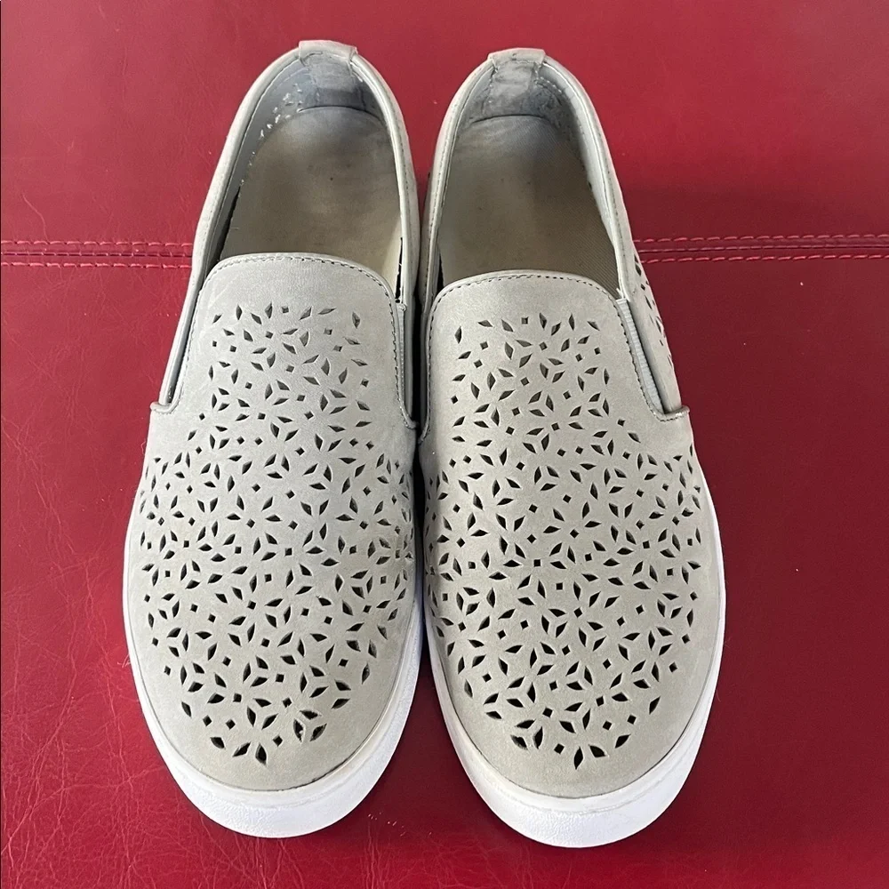 Vionic Kani Women's Size 7 Gray Grey Beige Leather Slip On Shoe Sneaker